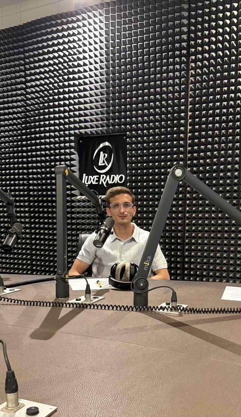 Jordan en interview dans le studio Luxe Radio